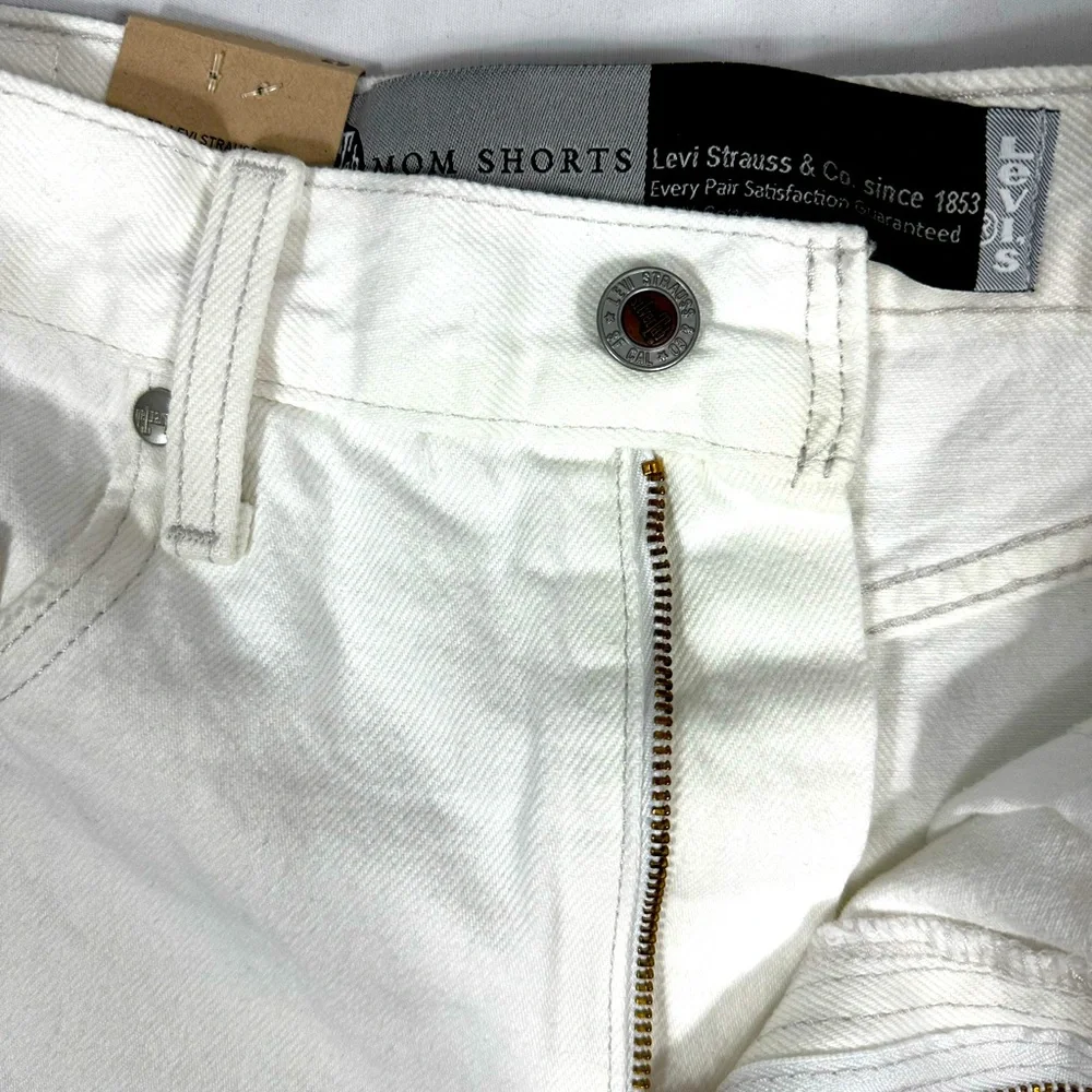 LEVI'S WHITE DENIM HIGH WAIST MOM SHORTS - Picture 4 of 9